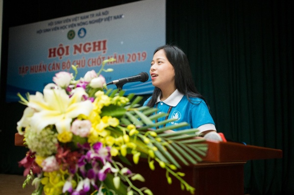 Đ/c. Tô Thị Hải Anh – Phó chủ tịch Hội Sinh viên Học viện tập huấn tổ chức Hội nghị kiện toàn BCH Liên chi hội