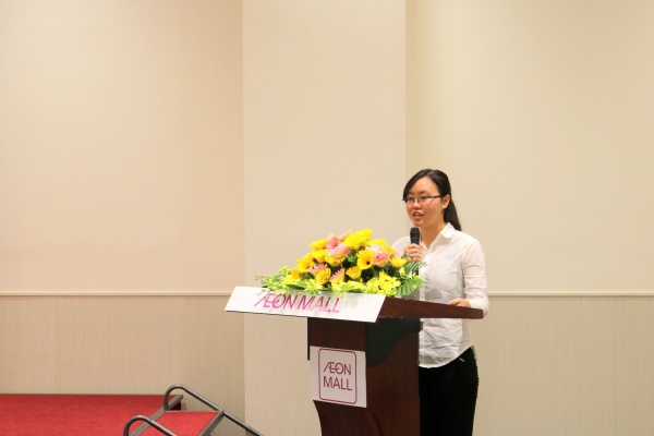 Minh Ngọc phát biểu khi nhận học bổng AEON Mall năm học 2018-2019