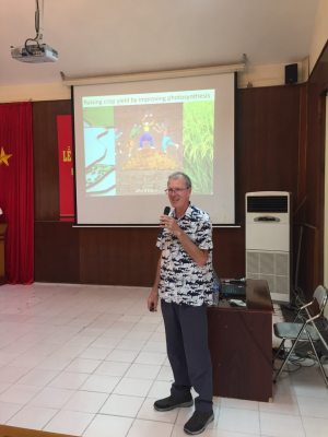 Prof. Johns Evans presents the studies of raising crop yield by improving photosynthesis Prof. Johns Evans presents the studies of raising crop yield by improving photosynthesis