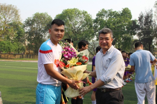 Giao hữu bóng đá giữa Học viện Nông nghiệp Việt Nam và Công ty TNHH Dabaco nhân dịp Ngày hội việc làm 2019
