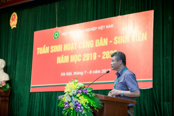 GS.TS. Phạm Văn Cường – Phó Bí thư Đảng ủy, Phó Giám đốc Học viện phát biểu khai mạc buổi lễ 