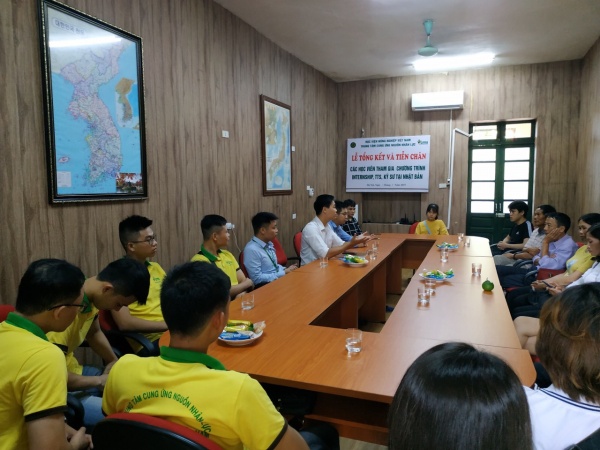 Đại diện Trung tâm gặp mặt, động viên học viên và gia đình