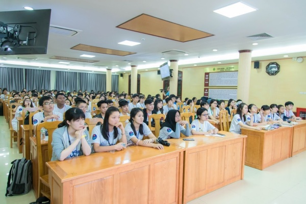 Đoàn học sinh THPT tham gia chương trình Lãnh đạo trẻ châu Á 2019 học tập trải nghiệm tại Học Viện Nông Nghiệp Việt Nam Đoàn học sinh THPT tham gia chương trình Lãnh đạo trẻ châu Á 2019 học tập trải nghiệm tại Học Viện Nông Nghiệp Việt Nam