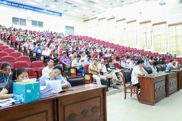 Hội nghị tập huấn văn hóa công sở cho cán bộ, viên chức Học viện Nông nghiệp Việt Nam