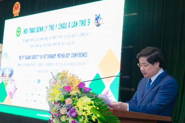 Khai mạc Hội thảo Bệnh lý Thú y châu Á lần thứ 9 Thứ trưởng Bộ Nông nghiệp và Phát triển nông thôn Lê Quốc Doanh phát biểu chào mừng Hội thảo