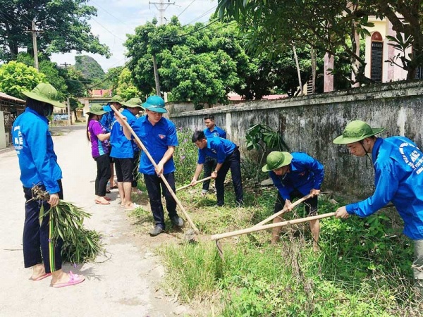 Đội sinh viên tình nguyện của Học viện thực hiện chiến dịch Mùa hè xanh 2019 tại huyện Lạc Thủy